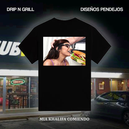 MIA KHALIFA COMIENDO SUBWAY