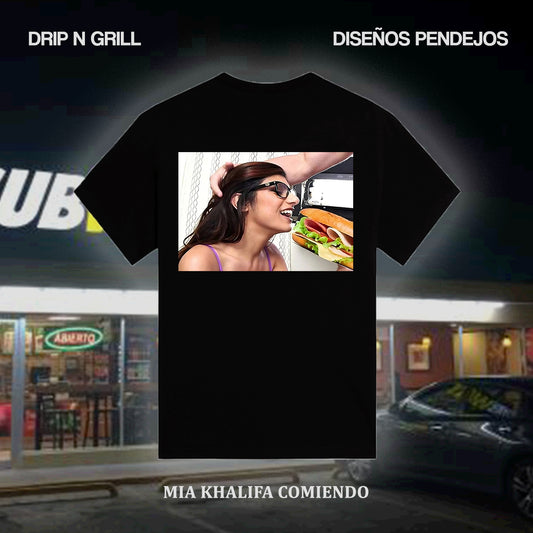MIA KHALIFA COMIENDO SUBWAY